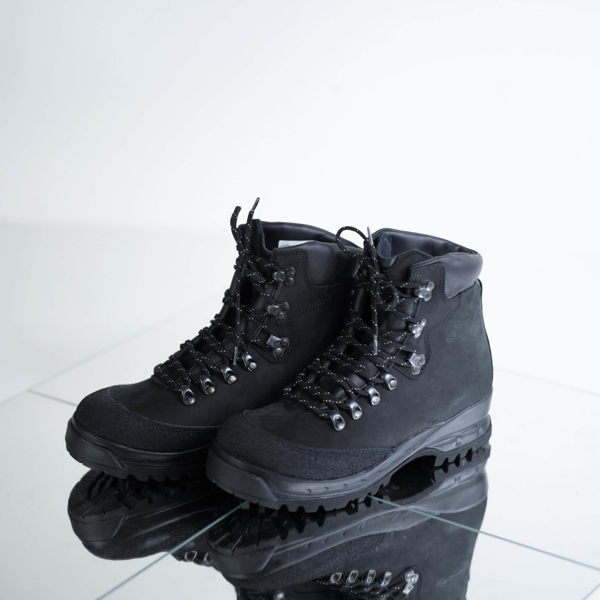 553P Black Hiking Boots Durable and Comfortable Outdoor Footwear - Guardwolf