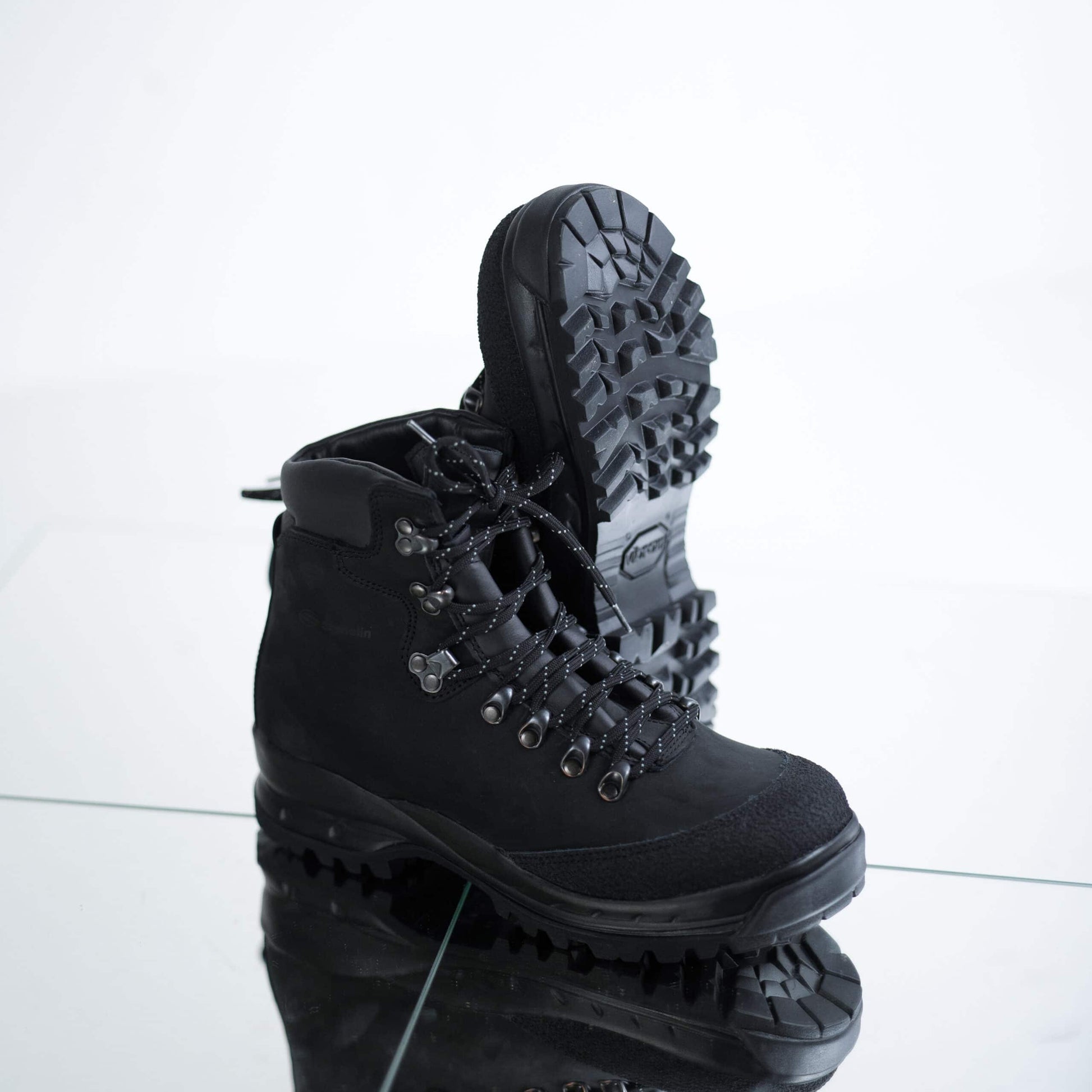 553P Black Hiking Boots Durable and Comfortable Outdoor Footwear - Guardwolf